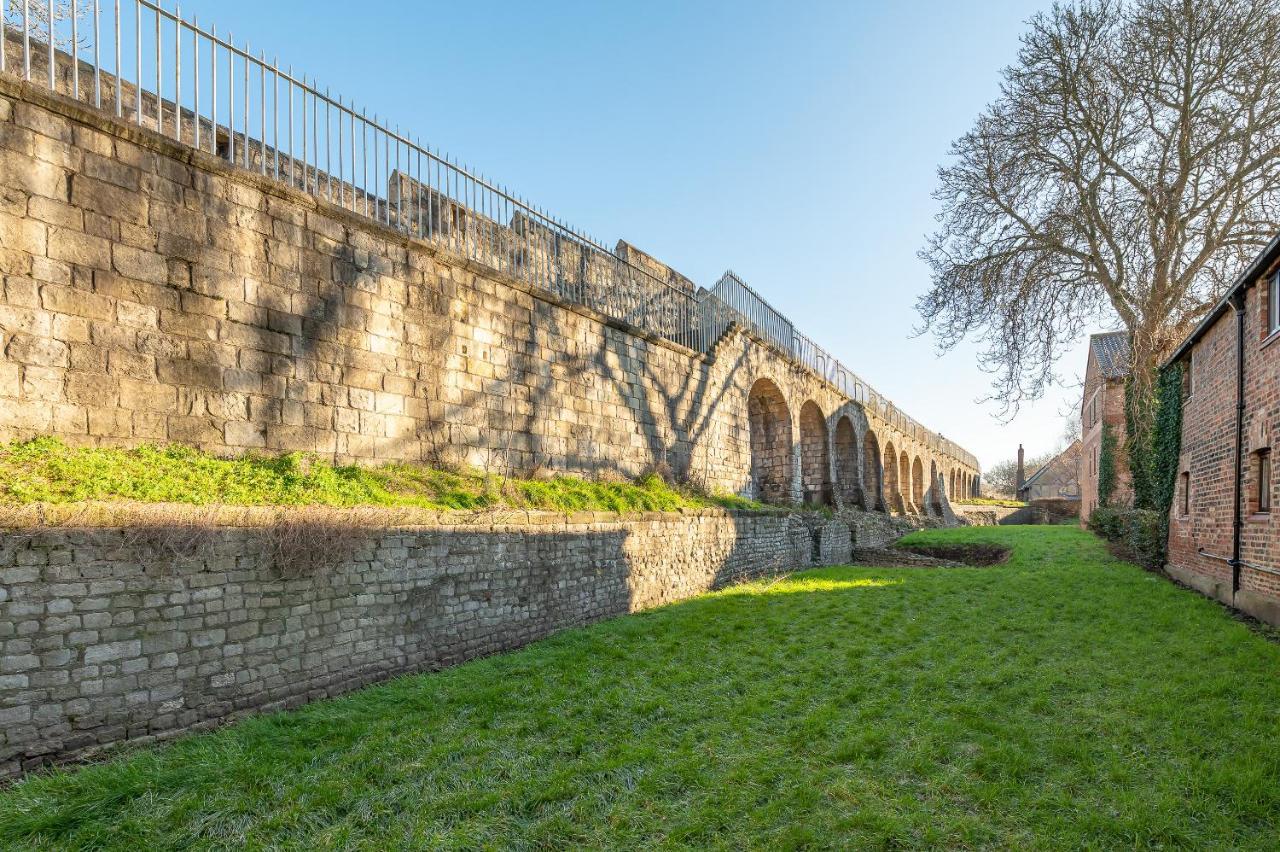 Roman Walls View Йорк Екстер'єр фото